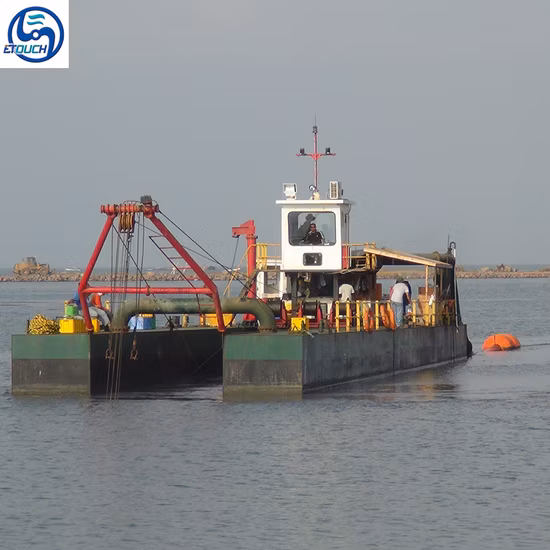 Draga aspirante con taglierina idraulica da 4000 m3 / H con motore diesel per il dragaggio di sabbia e argilla nel canale del porto del lago fluviale
